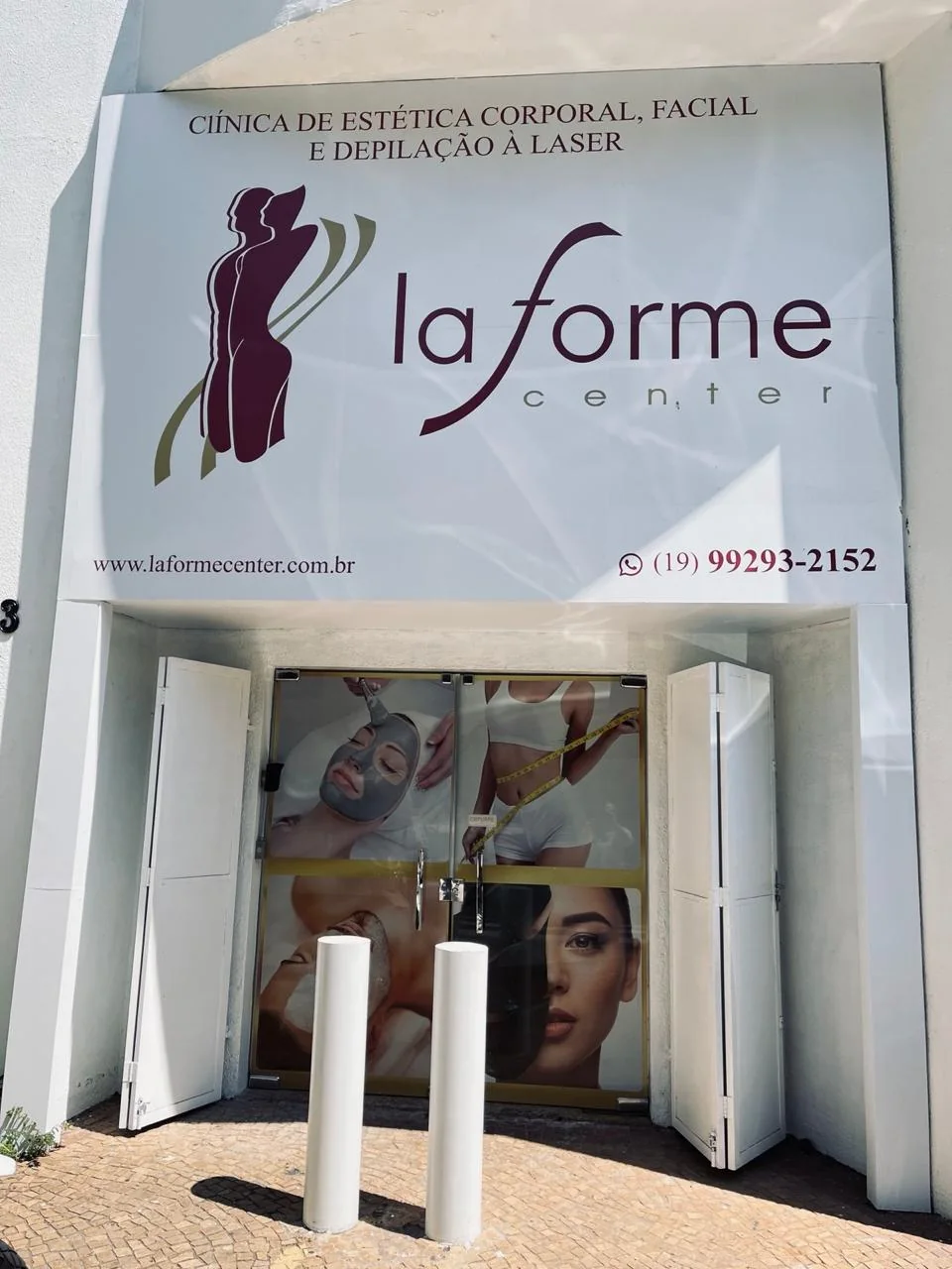 Fachada e entrada da La Forme Center na Avenida Coronel Silva Telles, 953, Cambuí, Campinas
